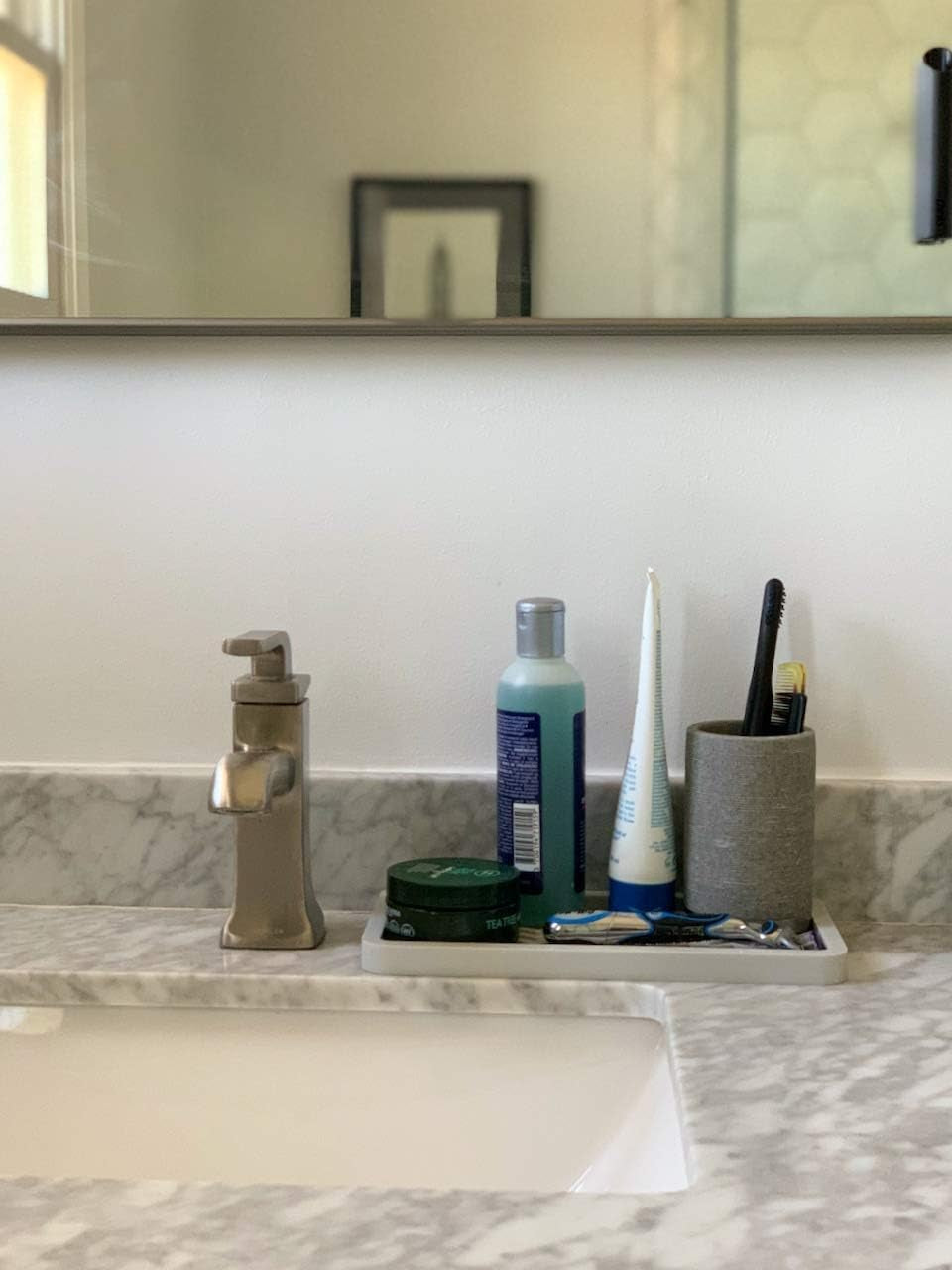 Happitasa Silicone Kitchen Sink Organizer Tray - Sponge Holder and Countertop Protector | Versatile Soap Dish and Dispenser Tray for Bathroom and Kitchen (Grey, 10" x 5.25", 10.3 Ounces, Zigzag Design)